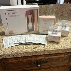 Glo Pro Microneedling Tool, Two attachment heads, Bright Eyes collagen Patches